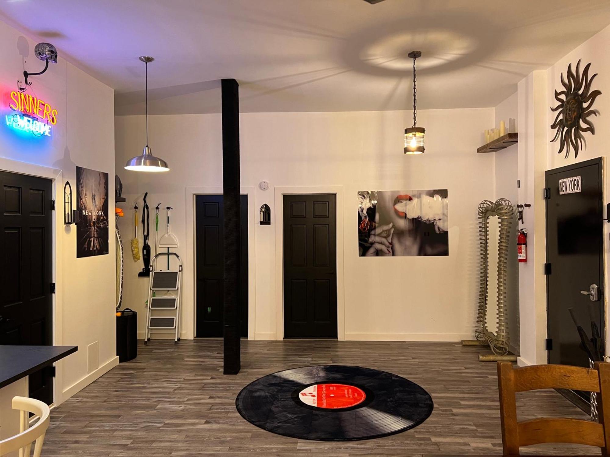 Nyc Speakeasy-bedstuy Chapel Apartment